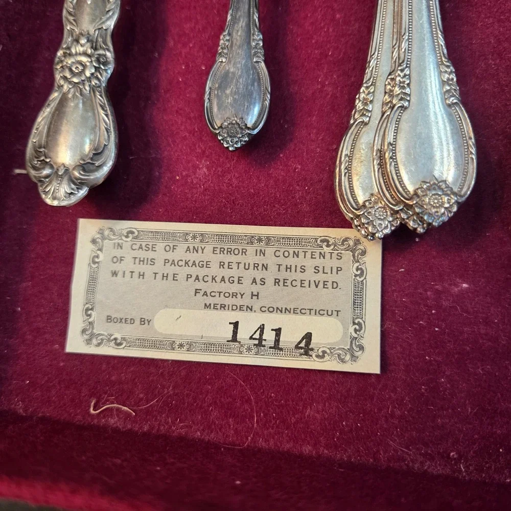 1847 Rogers Bros Remembrance Silverplate Flatware Set 100th Anniversary w/ Case